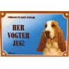 Her vogter jeg skilt med Basset