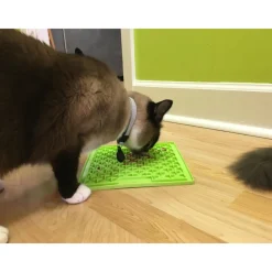 LickiMat Slikkemåtte 28 x 28 cm Grøn - aktiveringsmåtte til hunde