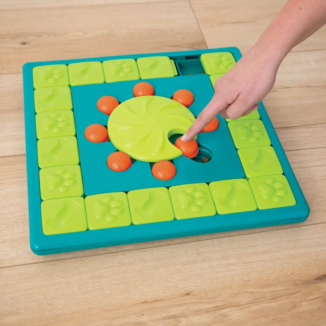 Nina Ottosson Multipuzzle Niveau 4 - udfordrende aktivitetslegetøj til hunde